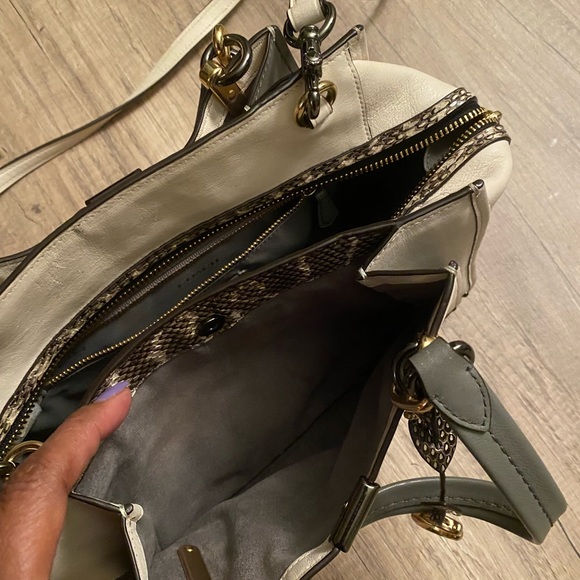 Slightly used cream leather Coach bag Authentic with snake skin and gray trim - Picture 3 of 8